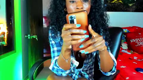 Kimberly Banks online show from December 5, 2:11 pm