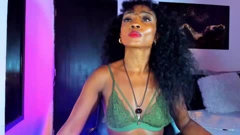 Kimberly Banks online show from January 21, 10:30 pm