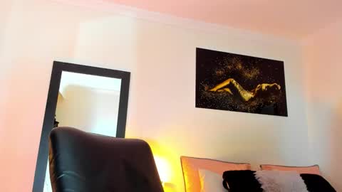 Kimberly Banks online show from February 12, 10:43 am