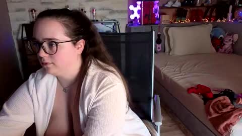 kimberlycaprice online show from March 19, 8:40 am