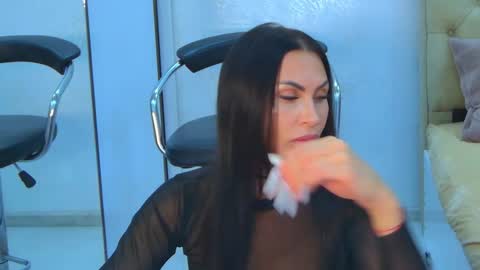 KIm online show from February 22, 2:48 pm