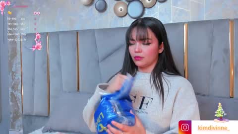  KIM  online show from December 22, 2:39 am