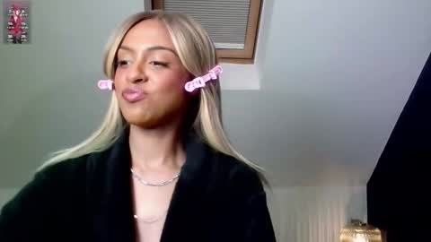     Help me reach 100 thumbs up  online show from March 4, 12:38 am