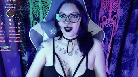 Snapshot of kimlennox__ chatting on April 7, 1:55 pm Kim Lennox online show from April 7, 1:55 pm