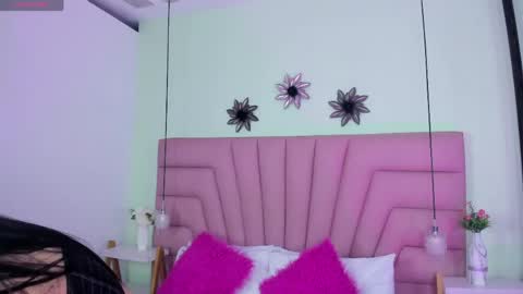 kimluna1 online show from May 28, 3:04 am