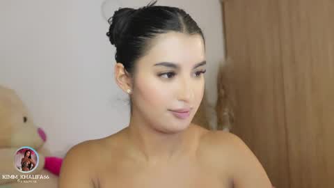 Snapshot of kimm_khalifa chatting on April 25, 1:30 am Kim online show from April 25, 1:30 am