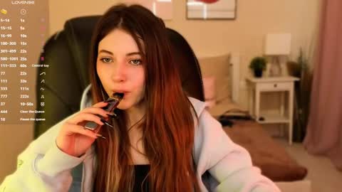 Snapshot of kimmie_shine chatting on May 27, 3:31 pm Your Kimmie follow me online show from May 27, 3:31 pm