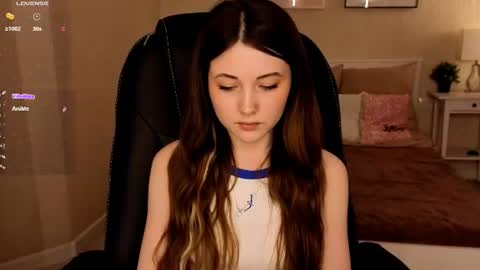 Snapshot of kimmie_shine chatting on June 20, 8:39 am Your Kimmie follow me online show from June 20, 8:39 am
