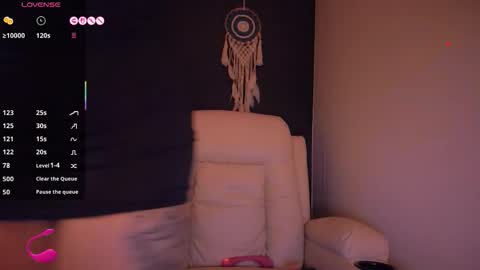 Lo online show from January 12, 6:46 pm