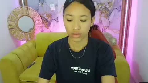 kimmy_m_ online show from June 9, 1:01 pm
