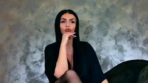 Kim Wilmes online show from May 7, 12:21 pm