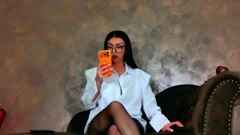 Kim Wilmes online show from May 24, 11:37 am