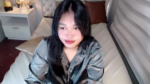 Snapshot of kina_greyx chatting on April 25, 5:10 am kina online show from April 25, 5:10 am