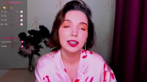Snapshot of kindhazelhere_ chatting on October 6, 12:13 pm Hazel online show from October 6, 12:13 pm