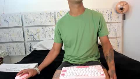 NIKKY AND MAIK online show from December 21, 1:29 pm