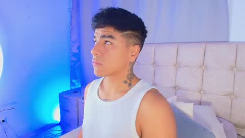 Snapshot of king_azahell chatting on June 29, 11:38 pm king help me reach 100 likes online show from June 29, 11:38 pm