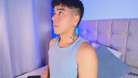 Snapshot of king_azahell chatting on July 20, 9:50 pm king help me reach 100 likes online show from July 20, 9:50 pm