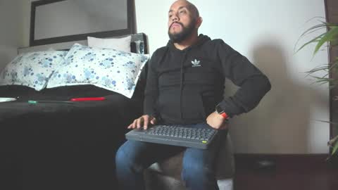 Snapshot of king_bear_25 chatting on February 27, 3:06 am king_bear_25 online show from February 27, 3:06 am