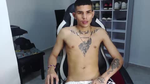 Snapshot of king_bryan19 chatting on December 10, 10:26 pm bryan online show from December 10, 10:26 pm