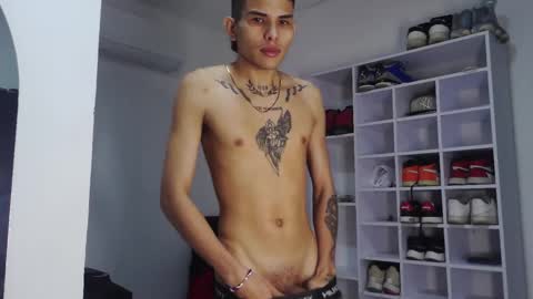 Snapshot of king_bryan19 chatting on December 19, 6:34 pm bryan online show from December 19, 6:34 pm