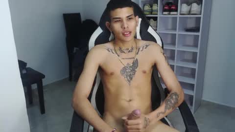Snapshot of king_bryan19 chatting on January 3, 9:47 pm bryan online show from January 3, 9:47 pm