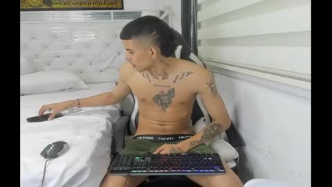 Snapshot of king_bryan19 chatting on February 9, 5:08 am bryan online show from February 9, 5:08 am