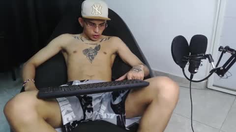 Snapshot of king_bryan19 chatting on February 25, 7:03 pm bryan online show from February 25, 7:03 pm