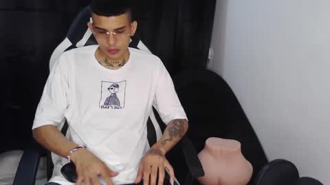 Snapshot of king_bryan19 chatting on March 4, 8:38 pm bryan online show from March 4, 8:38 pm