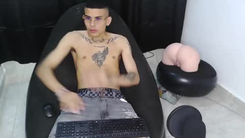 Snapshot of king_bryan19 chatting on March 10, 12:18 am bryan online show from March 10, 12:18 am
