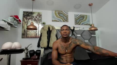 Snapshot of king_fitt_ chatting on January 23, 12:52 pm HOT MEN BLACK online show from January 23, 12:52 pm