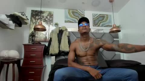Snapshot of king_fitt_ chatting on June 7, 7:06 pm HOT MEN BLACK online show from June 7, 7:06 pm
