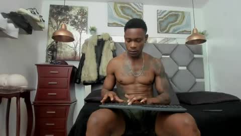 Snapshot of king_fitt_ chatting on June 8, 1:33 pm HOT MEN BLACK online show from June 8, 1:33 pm