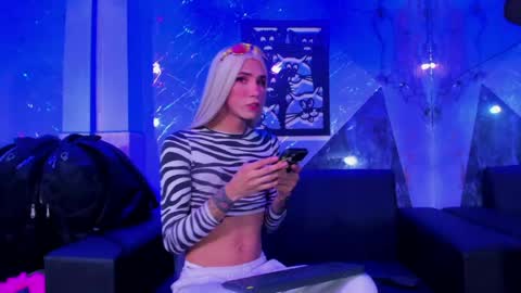 king_hot26 online show from May 22, 11:54 pm