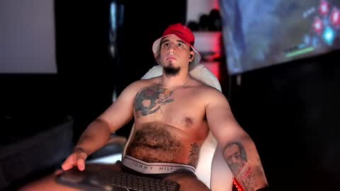 Snapshot of kingbear777 chatting on December 19, 12:02 am King Bear online show from December 19, 12:02 am