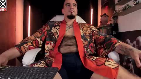 King Bear online show from March 28, 2:33 am