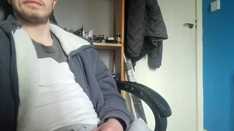 Snapshot of kingcharlez_04 chatting on February 19, 2:55 pm kingcharlez_04 online show from February 19, 2:55 pm