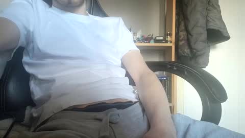 Snapshot of kingcharlez_04 chatting on February 25, 11:41 am kingcharlez_04 online show from February 25, 11:41 am