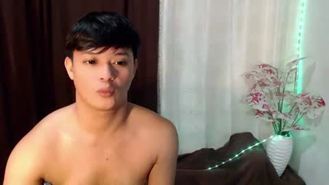 Snapshot of kingdomcum96 chatting on July 31, 12:21 am kingdomcum96 online show from July 31, 12:21 am