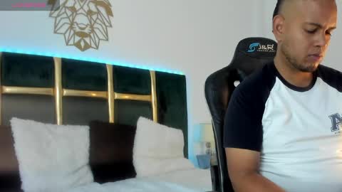 kingg_jay online show from May 14, 11:50 am