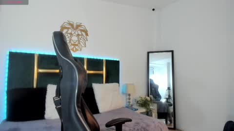 kingg_jay online show from May 20, 11:49 am