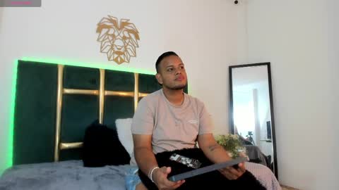 kingg_jay online show from May 22, 11:49 am