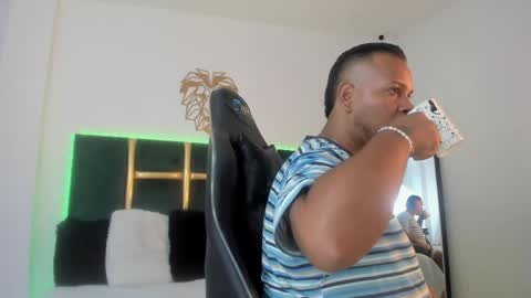 kingg_jay online show from May 23, 12:09 pm