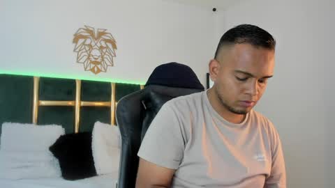 kingg_jay online show from May 24, 12:21 pm