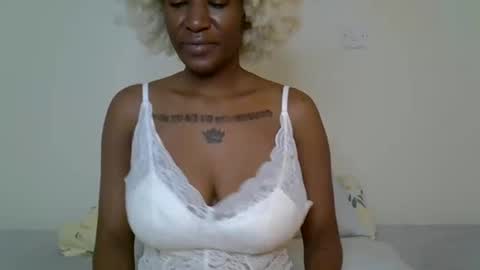 Snapshot of kinky_kittenx chatting on March 2, 6:47 am kinky kitttenx online show from March 2, 6:47 am