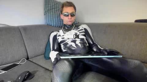 Snapshot of kinky_spidey chatting on November 1, 1:57 pm kinky_spidey online show from November 1, 1:57 pm