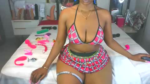 Snapshot of kinkybunz chatting on February 21, 1:06 am KinyBunz online show from February 21, 1:06 am