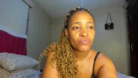 Snapshot of kinkylyla chatting on February 17, 9:30 pm Kinky online show from February 17, 9:30 pm
