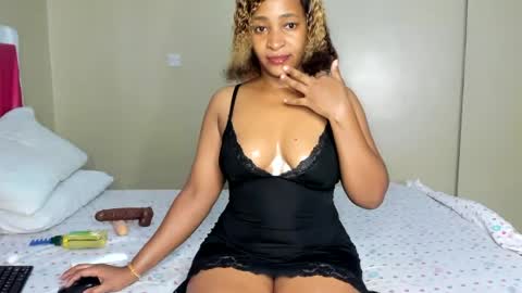 Snapshot of kinkylyla chatting on July 3, 7:26 am Kinky online show from July 3, 7:26 am