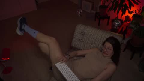 Snapshot of kinkyorange_ chatting on December 4, 6:06 pm Mary the Soulmate online show from December 4, 6:06 pm