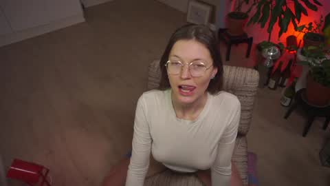 Snapshot of kinkyorange_ chatting on December 8, 2:19 pm Mary the Soulmate online show from December 8, 2:19 pm